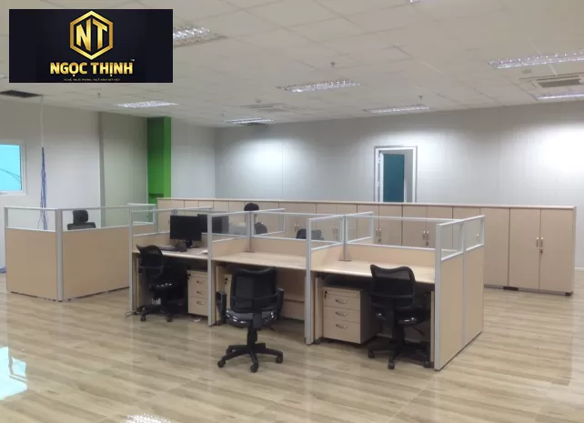 VÁCH NGĂN VĂN PHÒNG ĐƠN GIẢN NHỎ GỌN , CÓ THI CÔNG THEO YÊU CẦU